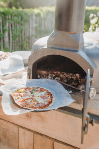 Binnenplaats La-Bastide pizzaoven bak je eigen pizza op vakantie