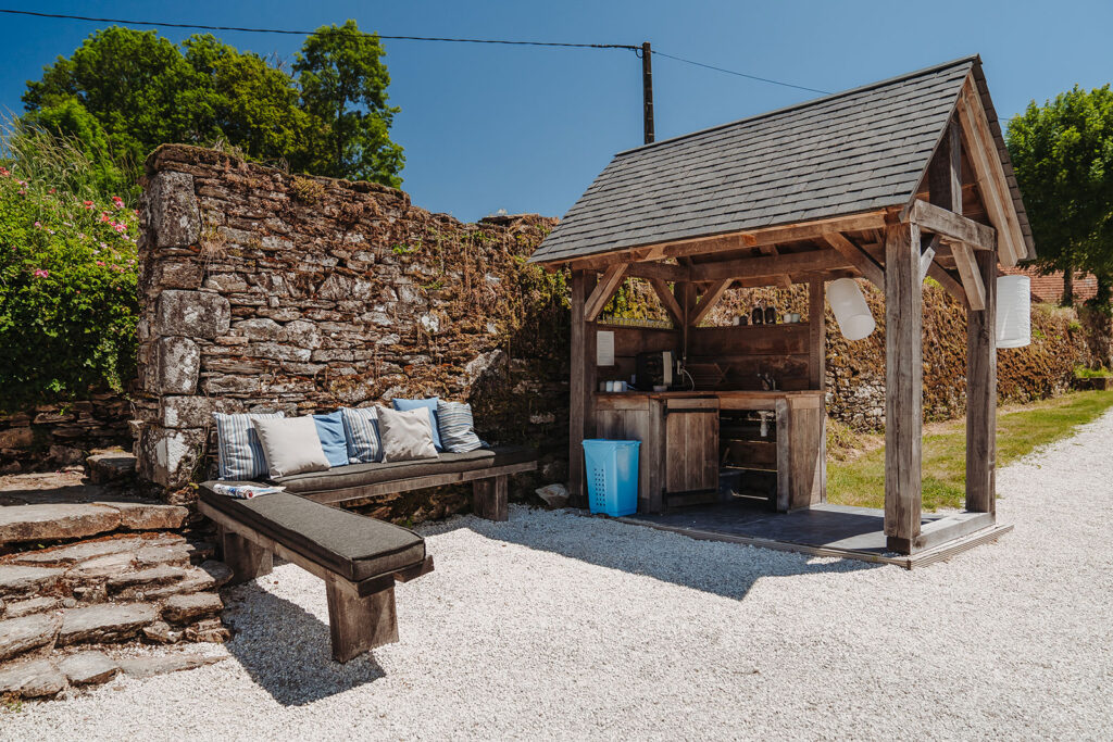 Eten en Loungen koffiehuisje ontmoetingsplek op La-Bastide