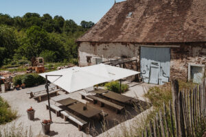 Eten en Loungen La-Bastide barbecue plek hier eten we ook op de zaterdag