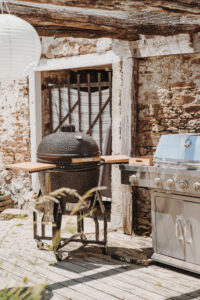 Eten en Loungen La-Bastide barbecue plek kamado ultiem bbq-en