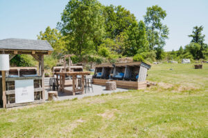 Eten en Loungen La-Bastide loungeplek geniet van de zon en relax