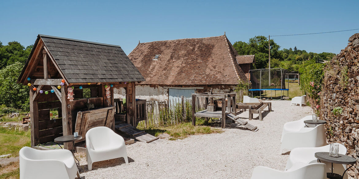 kinderspeelstraat op kleinschalig kindvriendelijk vakantiedomein La-Bastide in Haute-Vienne Frankrijk