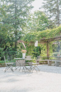 La-Bastide sfeerfoto gezellig Frans zitje