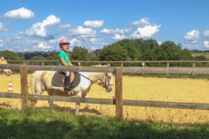 Paardrijden in Frankrijk manege kinderen sportactiviteiten Haute-Vienne