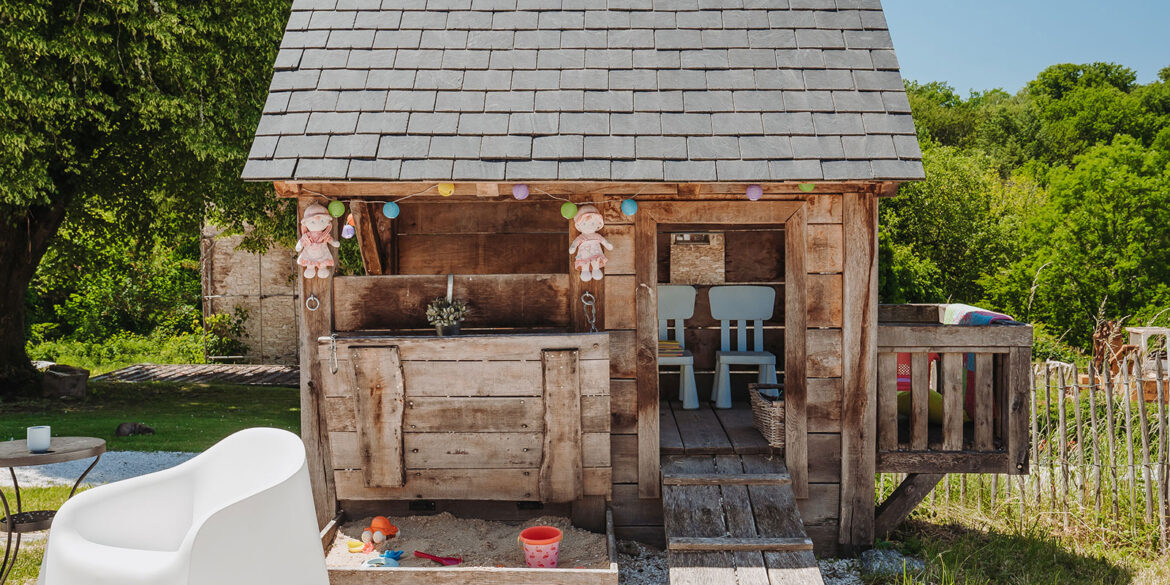 Spelen op La-Bastide speelhuisje je hebt geen kind aan ze met zandbak