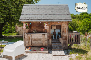 Spelen op La-Bastide speelhuisje je hebt geen kind aan ze met zandbak