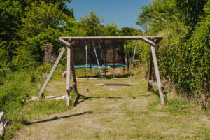 Spelen La-Bastide speelstraat schommel en tweede trampoline