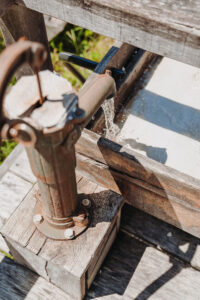 Spelen La-Bastide waterspeelbaan waterpomp pomp het water in de bak