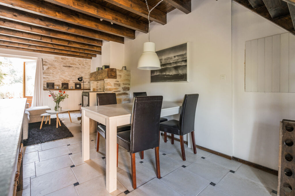 Vakantiehuis Bretagne La-Bastide woonkamer eethoek