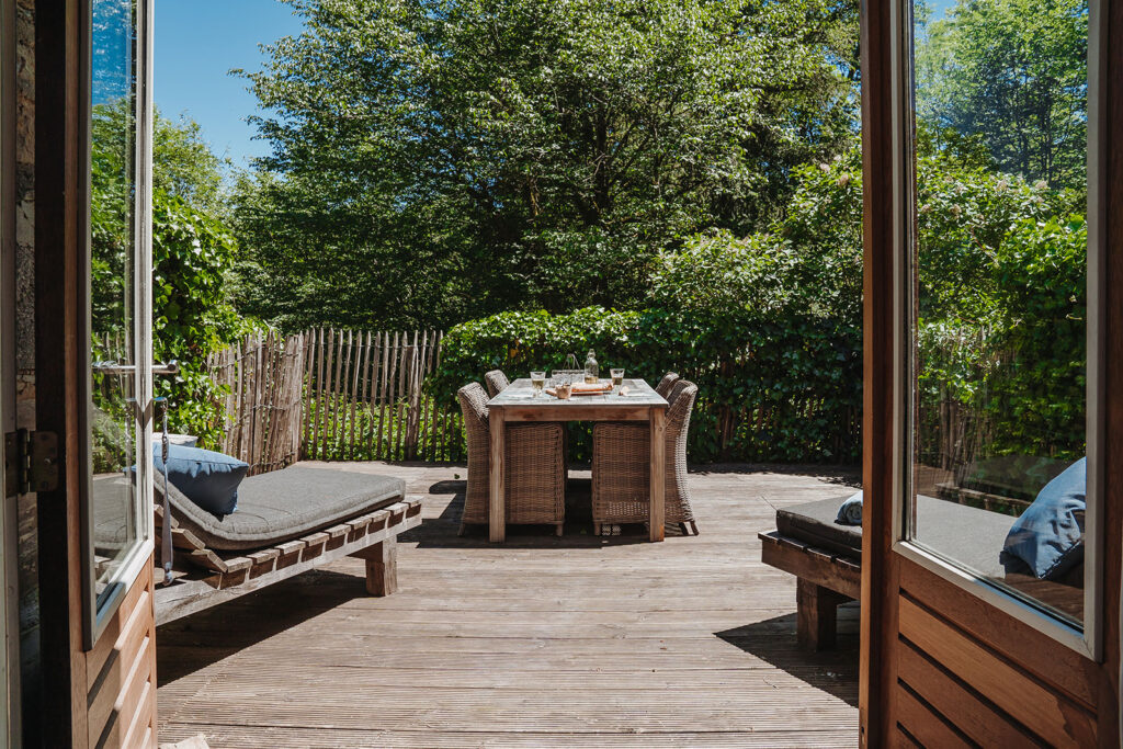 Vakantiehuis Loire La-Bastide terras openslaande deuren naar het achterterras