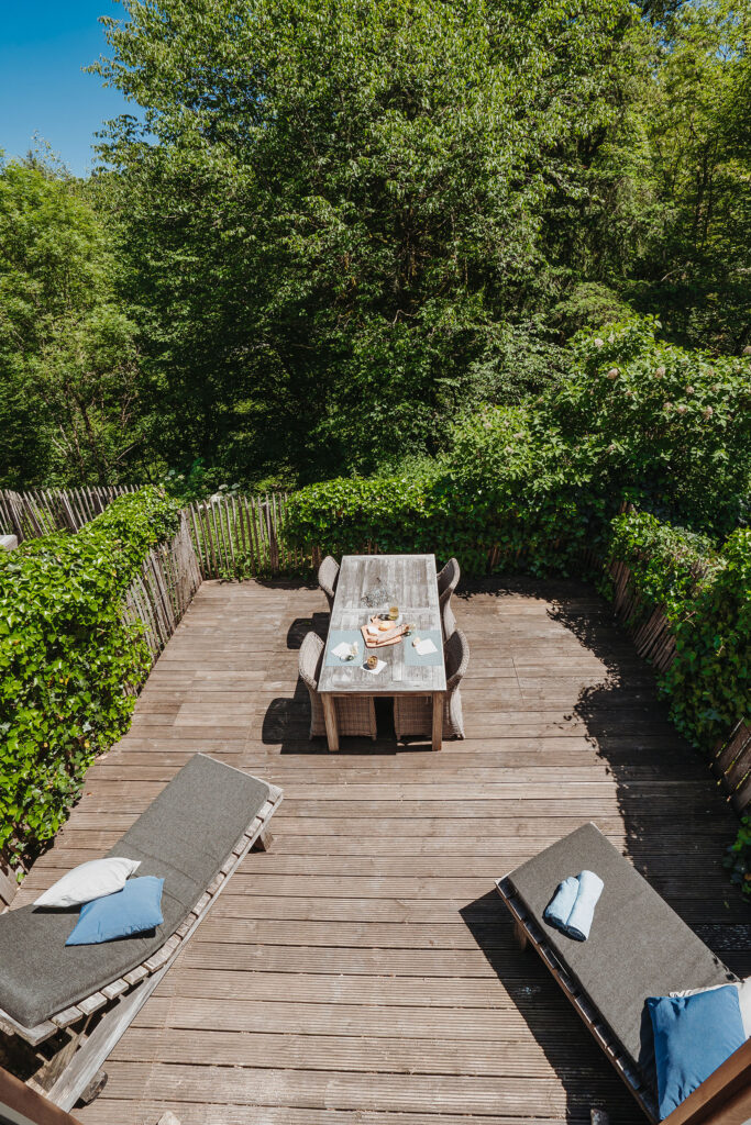 Vakantiehuis Loire La-Bastide achter terras van bovenaf