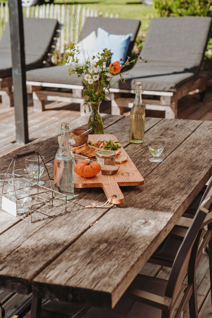 Vakantiehuis Provence La-Bastide terras achter borreltijd zie je jezelf al zitten