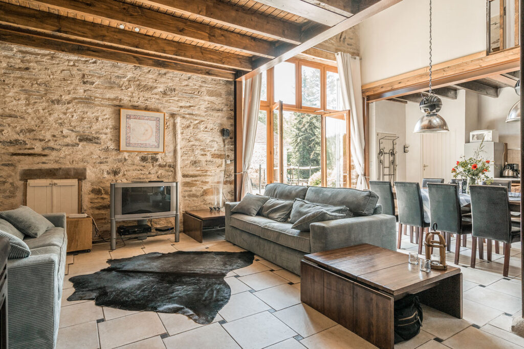 Vakantiehuis Provence La-Bastide woonkamer grote ruime woonkamer met een plekje voor iedereen