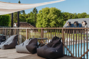Zwembad La-Bastide groot zwembad met een boven terras