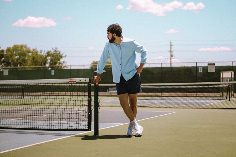 Tennis spelen in de buurt van de natuurhuisjes van vakantiedomien La-Bastide Haute-Vienne (Nouvelle-Aquitaine, Frankrijk)