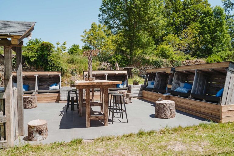 Kleinschalig vakantiedomein. Eten loungen La-Bastide loungeplek relaxed op vakantie bij La-Bastide.